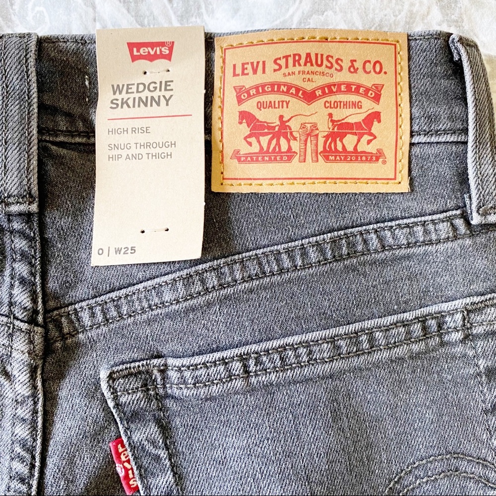 LEVI’S Wedgie Skinny Button Fly Jeans Black NWT - Picture 3 of 12